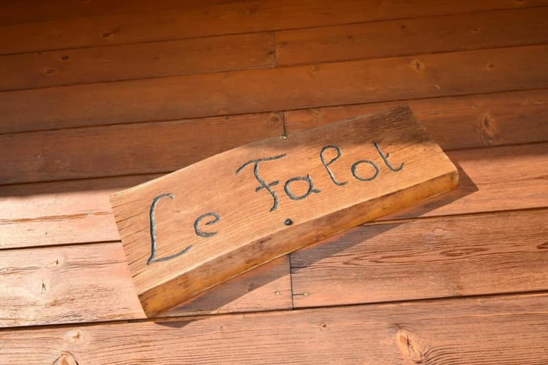 Individual villa with 6 rooms in Leysin (2)