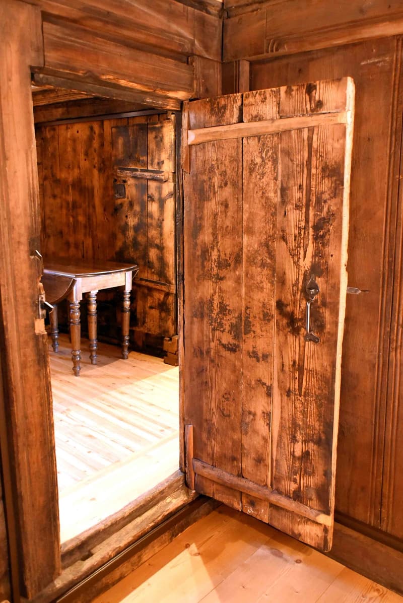 Appartement de 4.5 pièces mezzanine meublé ,entièrement rénové,classé aux monuments historiques (5)