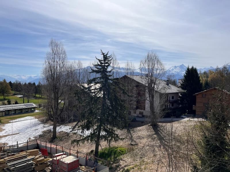 Charming renovated 2.5-room apartment with south-facing balcony in the heart of Crans-Montana. (2)
