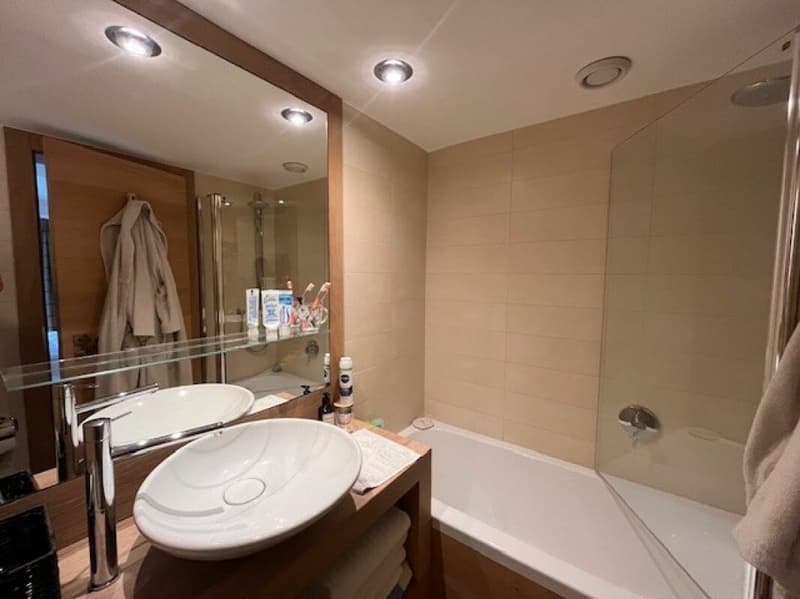 Appartement exclusif de 3.5 pièces avec vue panoramique, services hôteliers et proximité immédiate des pistes (6)