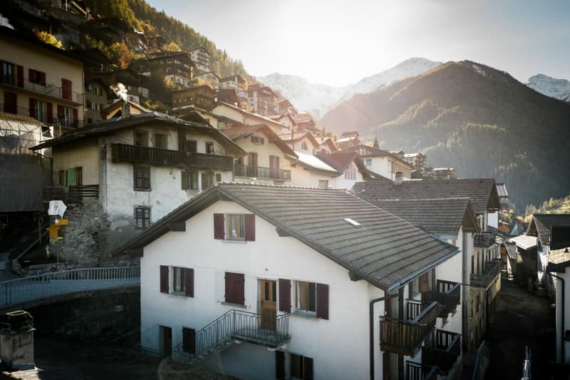 Village house in the heart of Isérables (2)