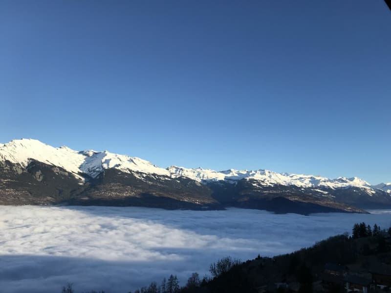 Erwerb als Zweitwohnsitz möglich - Charmantes Chalet mit außergewöhnlichem Panoramablick über die Rhône-Ebene (2)