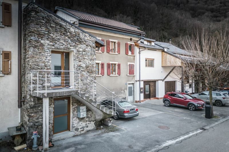 Petite maison villageoise constitutée de deux studios (1)