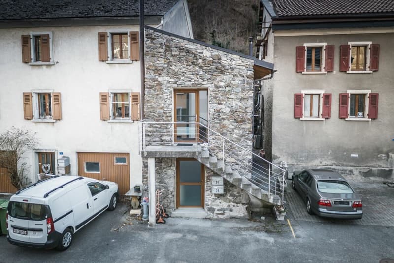 Petite maison villageoise constitutée de deux studios (2)