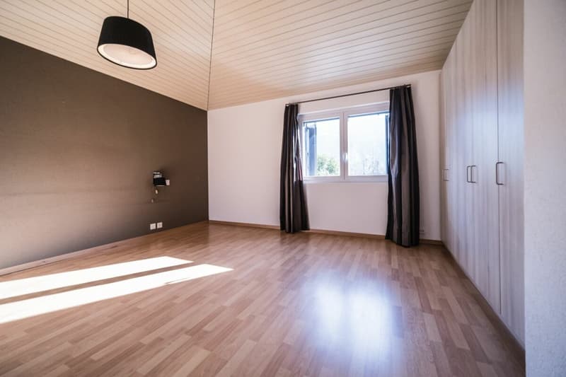 Schöne individuelle Villa auf großem Grundstück in Fully (6)