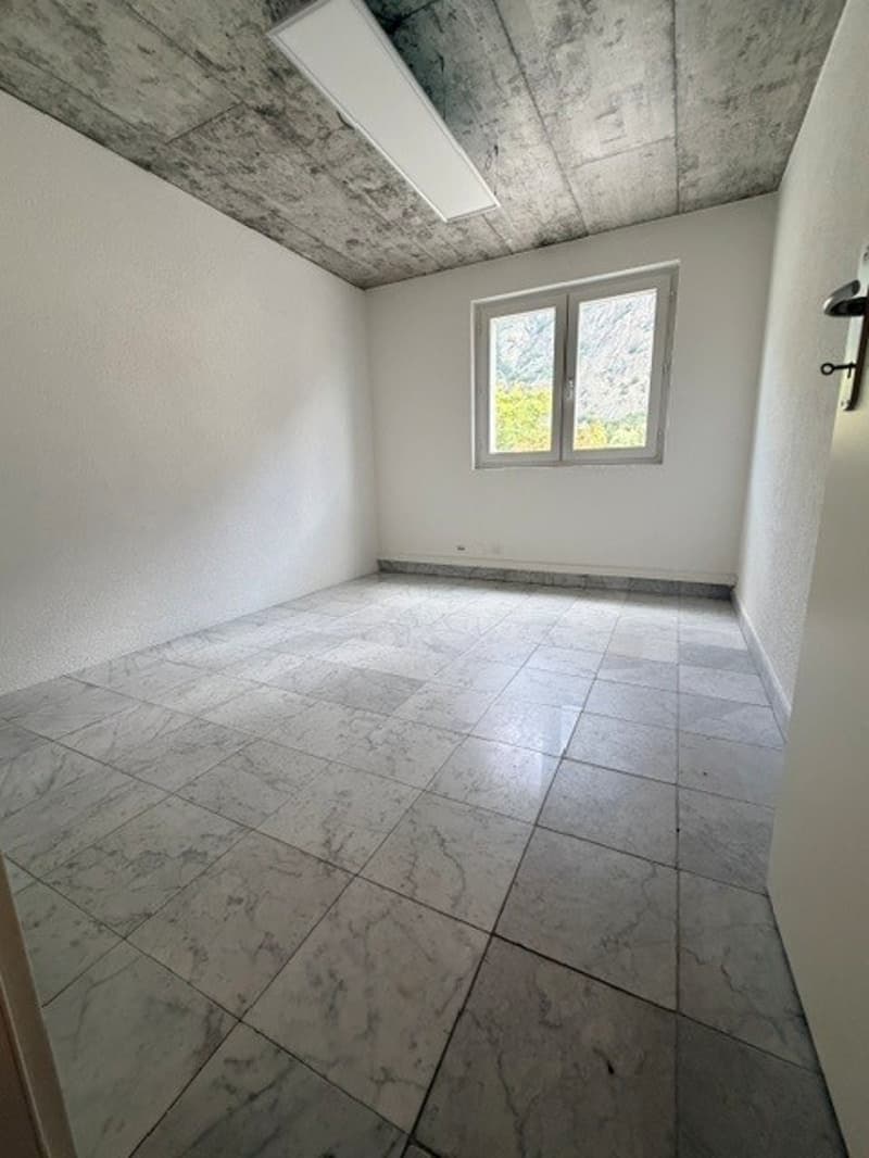 À LOUER – Local commercial de 170 m² à Fully, divisible en 3 espaces indépendants (13)
