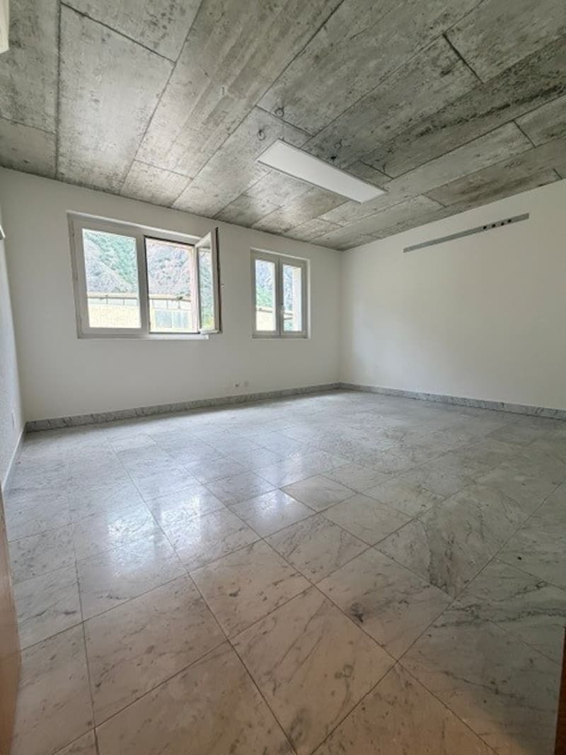 À LOUER – Local commercial de 170 m² à Fully, divisible en 3 espaces indépendants (12)