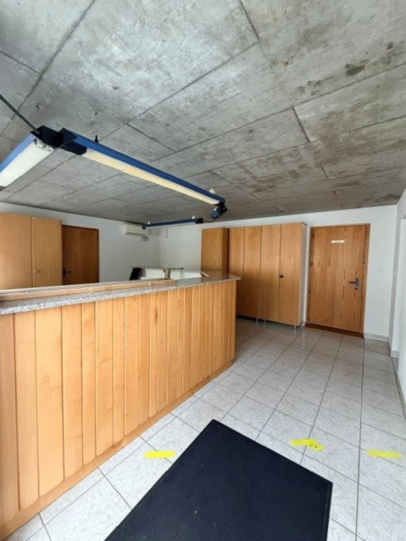 À LOUER – Local commercial de 170 m² à Fully, divisible en 3 espaces indépendants (2)