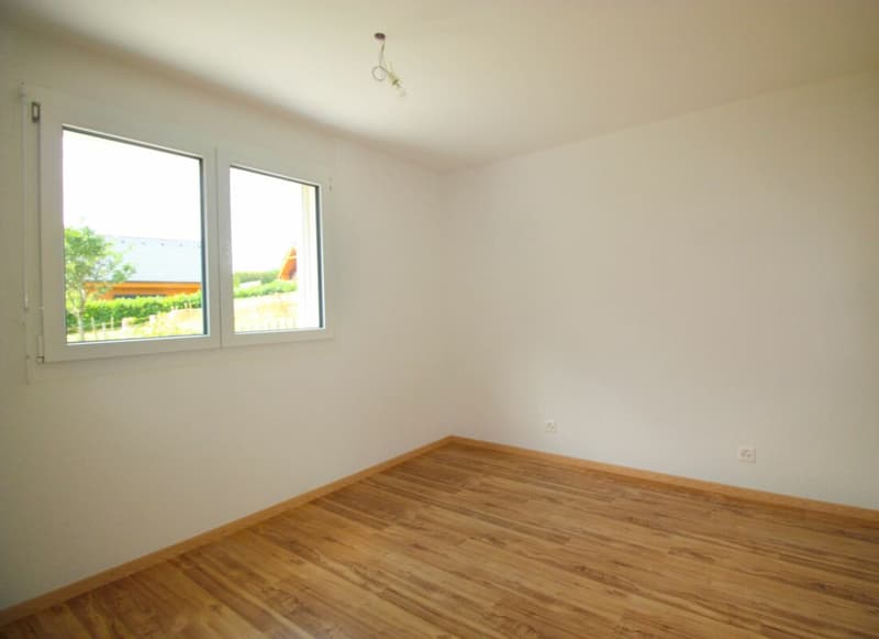 Beautiful 4.5-room apartment with terrace and open view in Collonges (6)