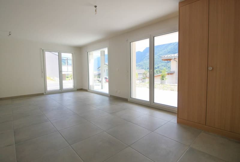 Beautiful 4.5-room apartment with terrace and open view in Collonges (5)