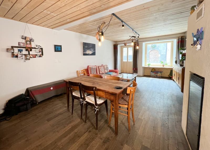 Einfaches Dorfhaus (1)