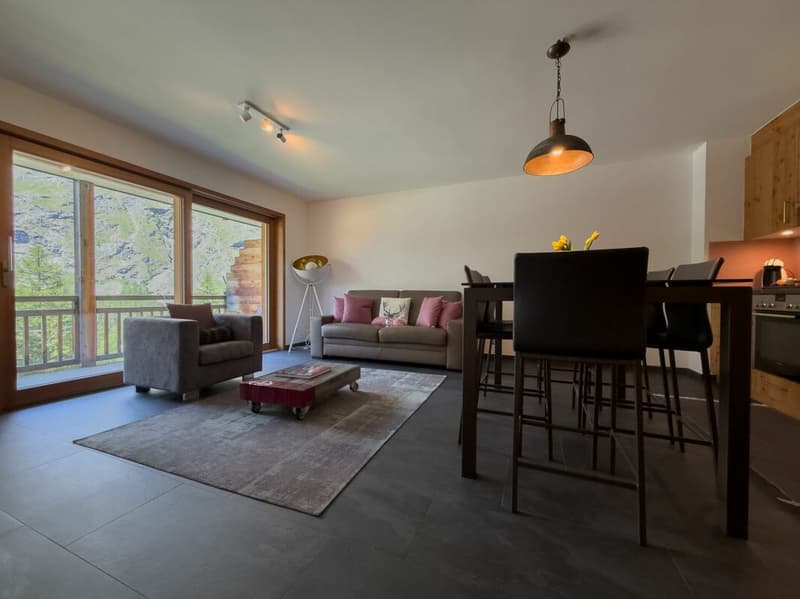 2,5 Zimmer mit Panoramablick auf die Gipfel (1)