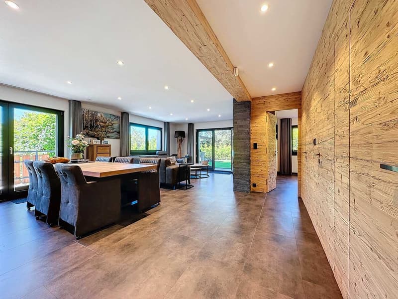 Charming 322 m2 house renovated (1)