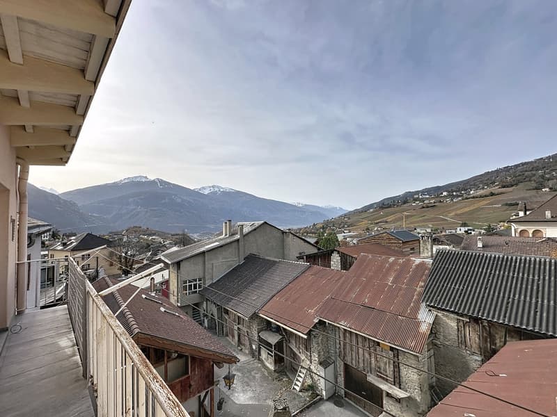 House with two apartments, cellar and garage – Miège (11)