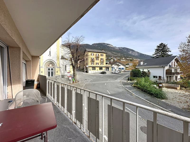 House with two apartments, cellar and garage – Miège (6)