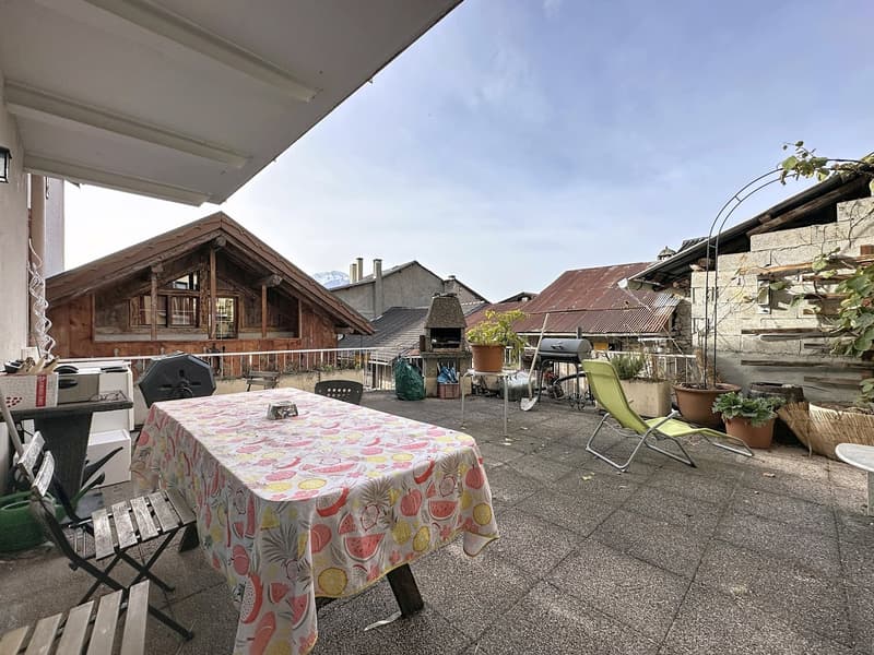House with two apartments, cellar and garage – Miège (14)