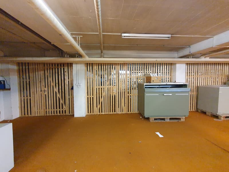 In vendita! Locali per lo stoccaggio nel pieno centro di Sion! (5)