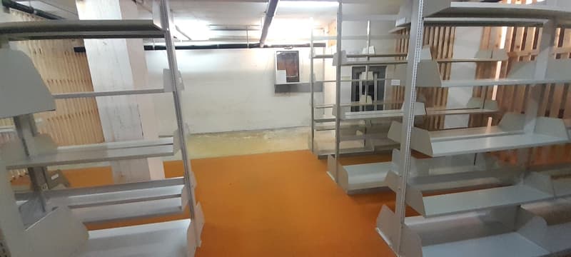 In vendita! Locali per lo stoccaggio nel pieno centro di Sion! (12)