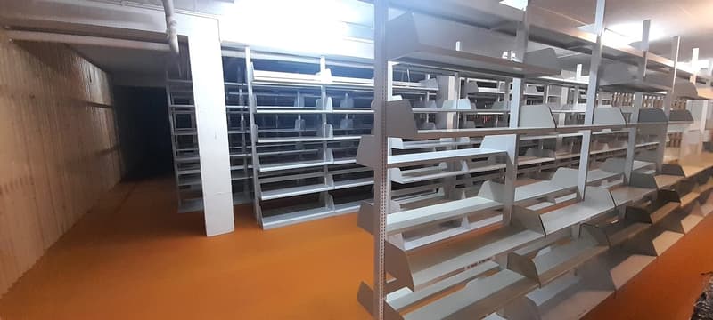 In vendita! Locali per lo stoccaggio nel pieno centro di Sion! (11)