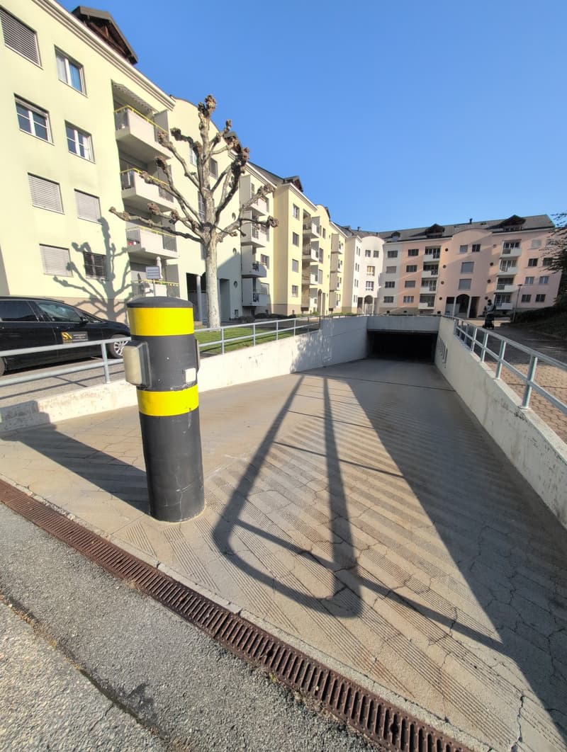In affitto ! Vicino all'Ospedale di Sion, parcheggi interni ! (12)