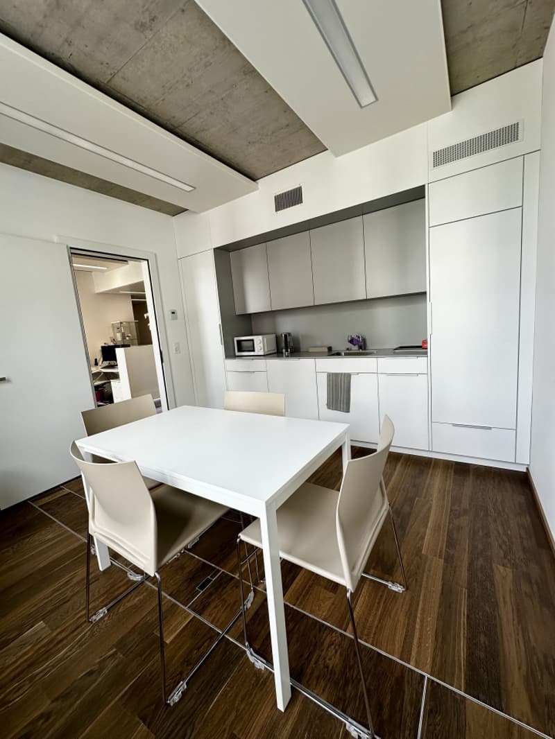 For rent! A beautiful modern administrative space, just two steps from the Rome square in Martigny! (5)