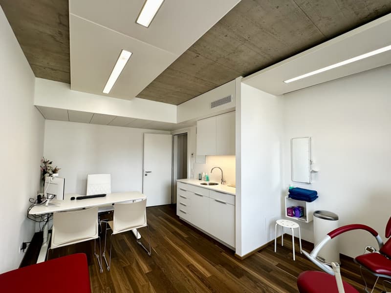 For rent! A beautiful modern administrative space, just two steps from the Rome square in Martigny! (7)