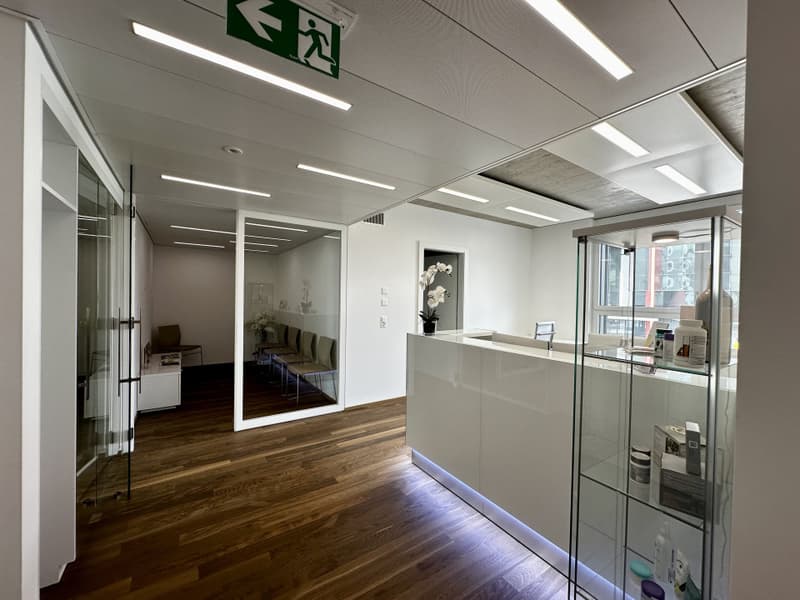 For rent! A beautiful modern administrative space, just two steps from the Rome square in Martigny! (1)