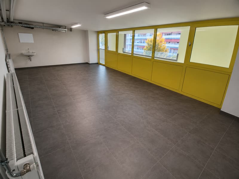 À louer ! Un petit local commercial, d'environ 40 m2, à l'entrée Est de Sion ! (2)