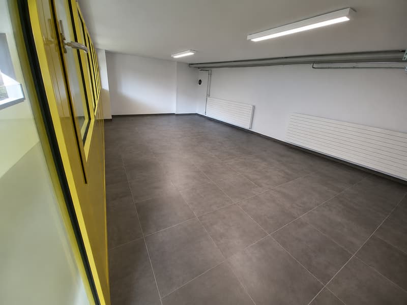 À louer ! Un petit local commercial, d'environ 40 m2, à l'entrée Est de Sion ! (3)