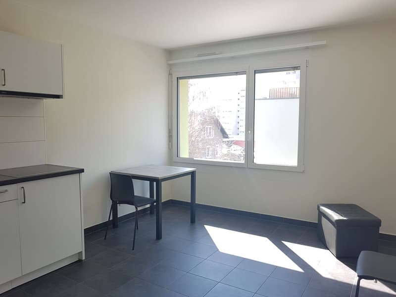 In affitto, un carino piccolo studio arredato, completamente attrezzato, all'ingresso ovest di Sion! (4)
