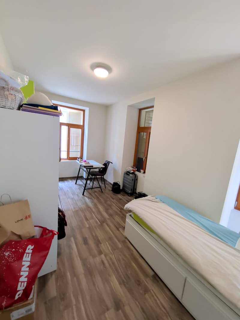 À louer, dans la rue du Bourg à Sierre, un petit studio de 17 m2 ! (3)