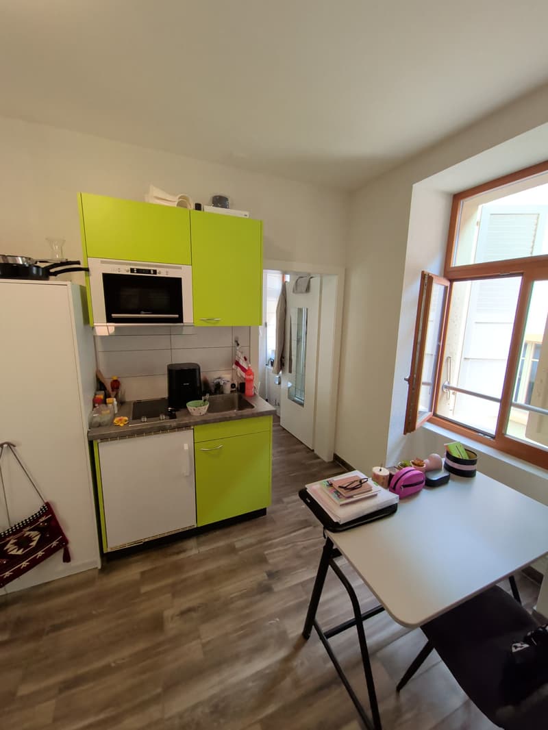 À louer, dans la rue du Bourg à Sierre, un petit studio de 17 m2 ! (5)