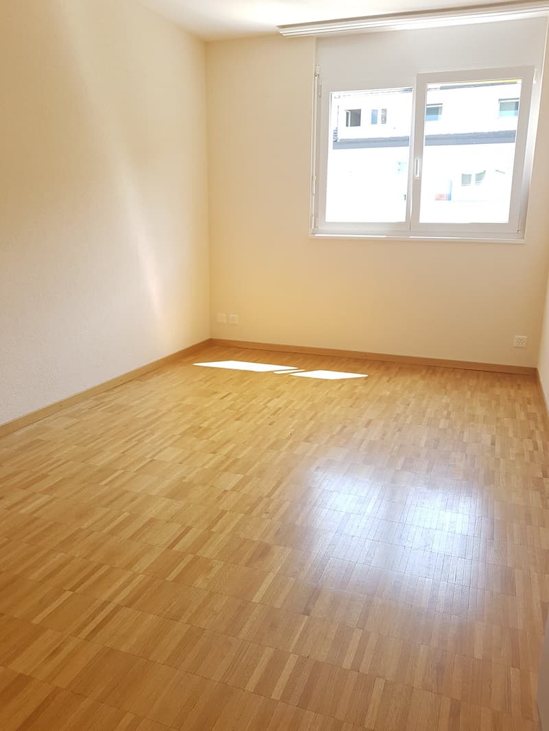 In affitto! Un bellissimo e spazioso appartamento di 4 locali nel cuore di Sion! (12)