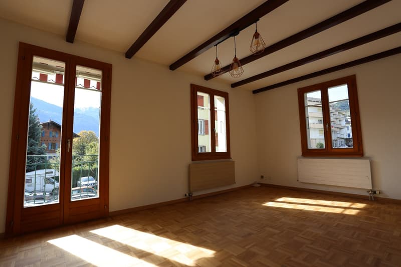 Zu vermieten, schönes renoviertes Apartment mit 3,5 Zimmern in Sierre! (6)