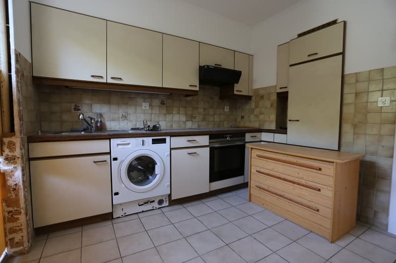 Zu vermieten, schönes renoviertes Apartment mit 3,5 Zimmern in Sierre! (12)