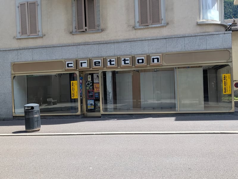 Zu vermieten, eine Gewerbefläche auf zwei Etagen, an der Avenue de la Gare in Martigny! (2)