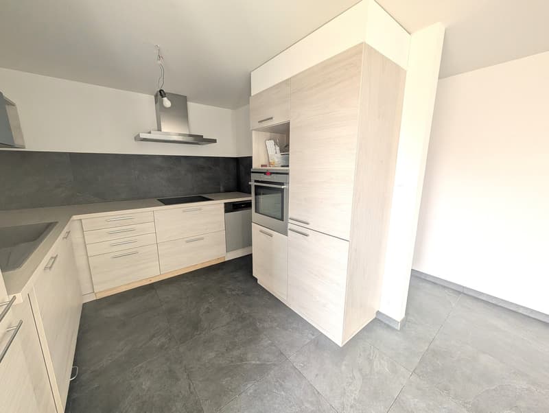 Opportunité ! À louer, au coeur de Charrat, un beau 3.5 pièces rénové, avec une grande terrasse ! (4)