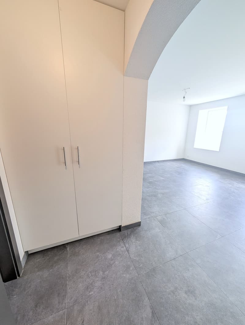 Opportunité ! À louer, au coeur de Charrat, un beau 3.5 pièces rénové, avec une grande terrasse ! (2)