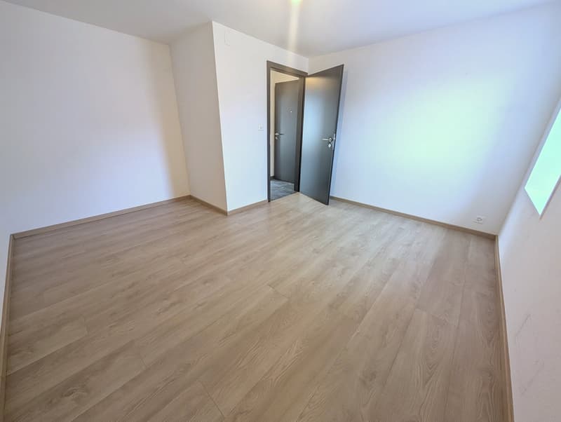 Opportunité ! À louer, au coeur de Charrat, un beau 3.5 pièces rénové, avec une grande terrasse ! (10)