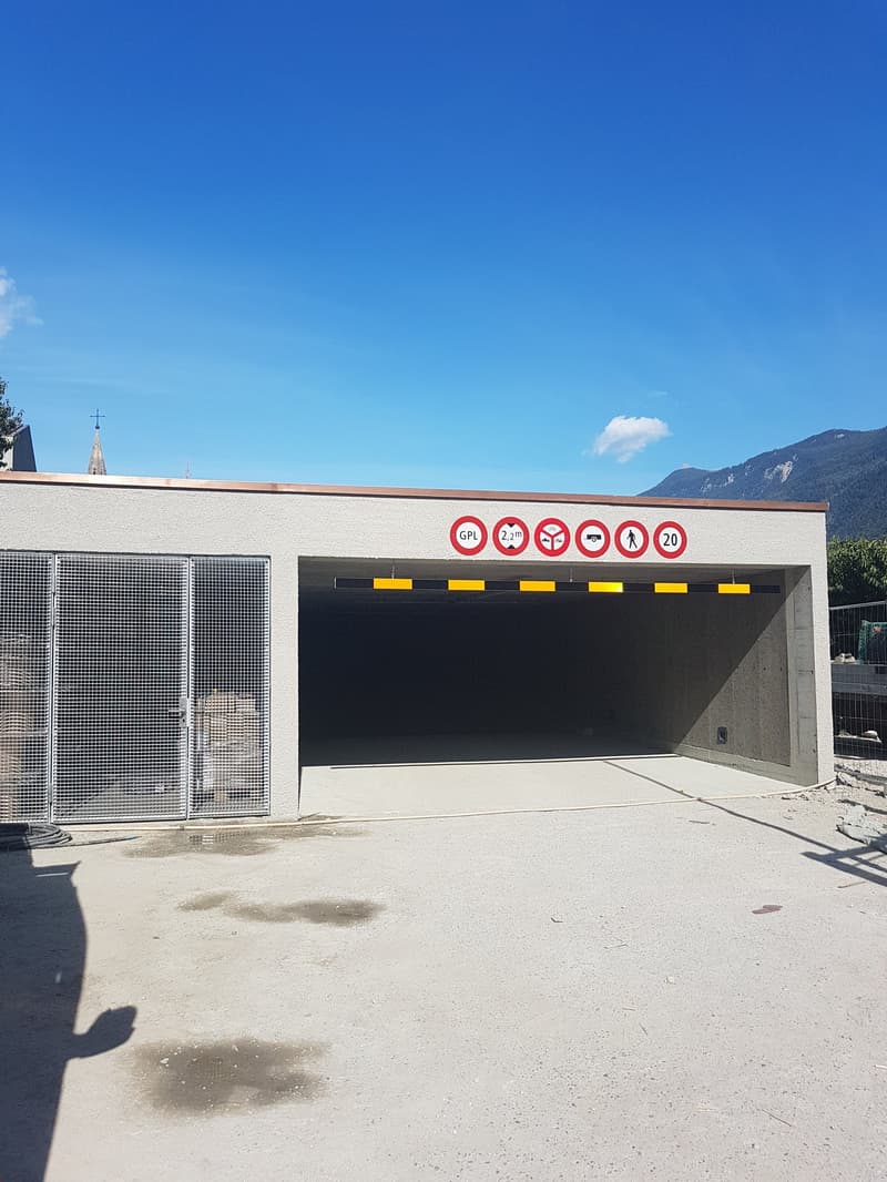 For rent! Indoor parking spaces, two steps from Place Centrale in Martigny! (6)