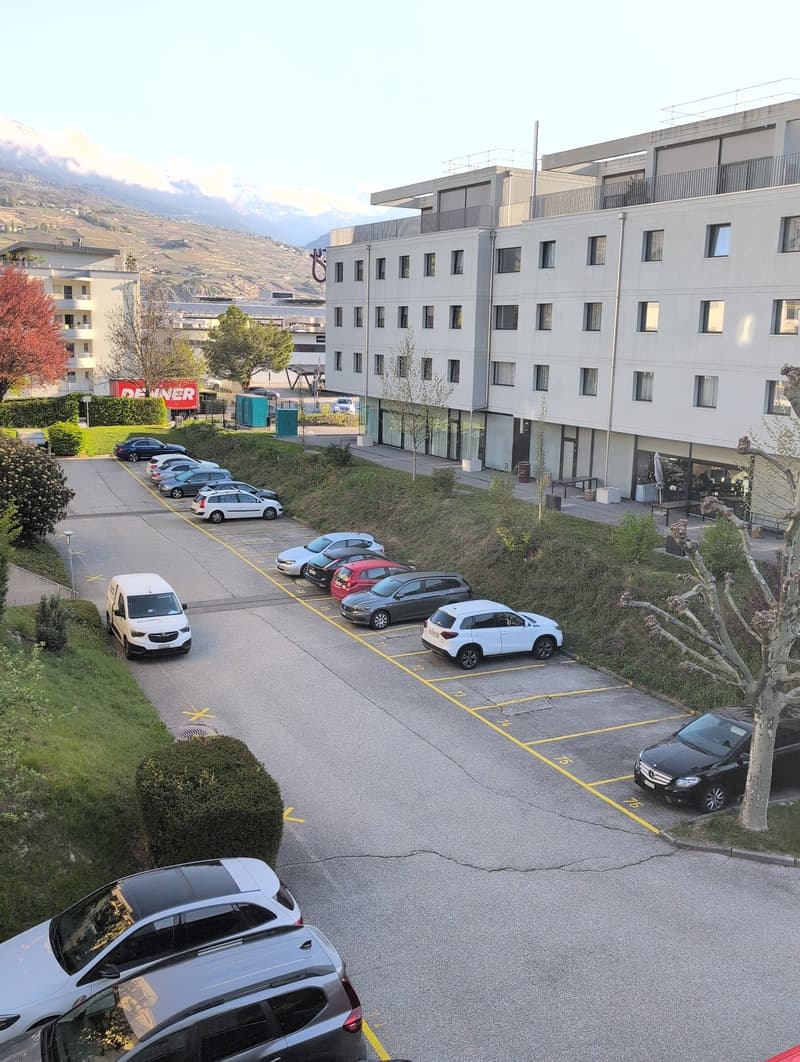In affitto ! Vicino all'Ospedale di Sion, con parcheggi esterni ! (2)