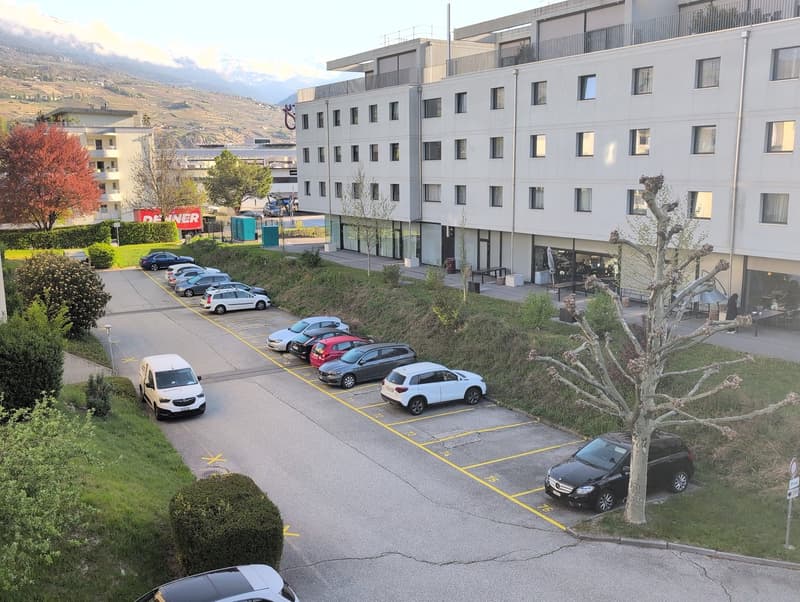 In affitto ! Vicino all'Ospedale di Sion, con parcheggi esterni ! (3)