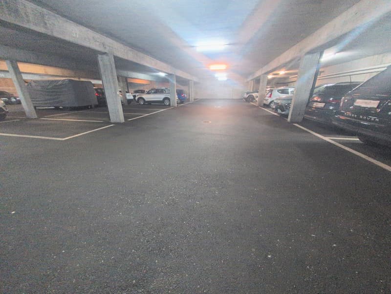 Zu vermieten ! 2 Minuten von dem Bahnhof in Martigny, Innenparkplätze ! (5)