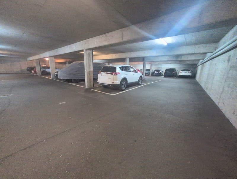Zu vermieten ! 2 Minuten von dem Bahnhof in Martigny, Innenparkplätze ! (3)