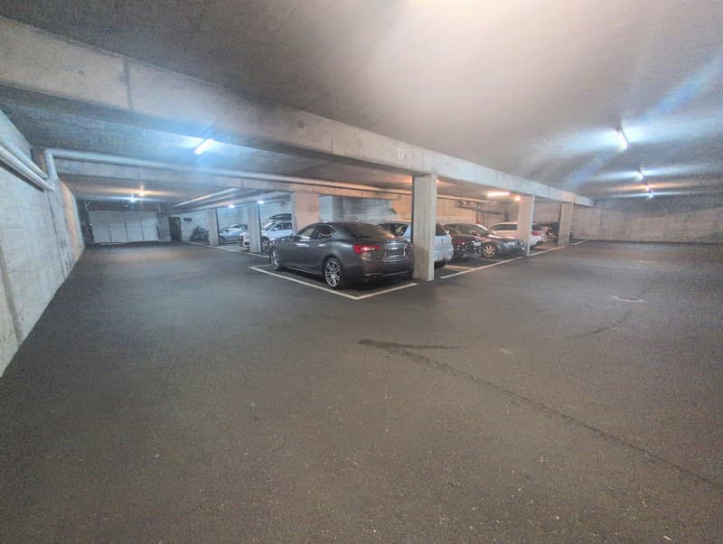 Zu vermieten ! 2 Minuten von dem Bahnhof in Martigny, Innenparkplätze ! (2)