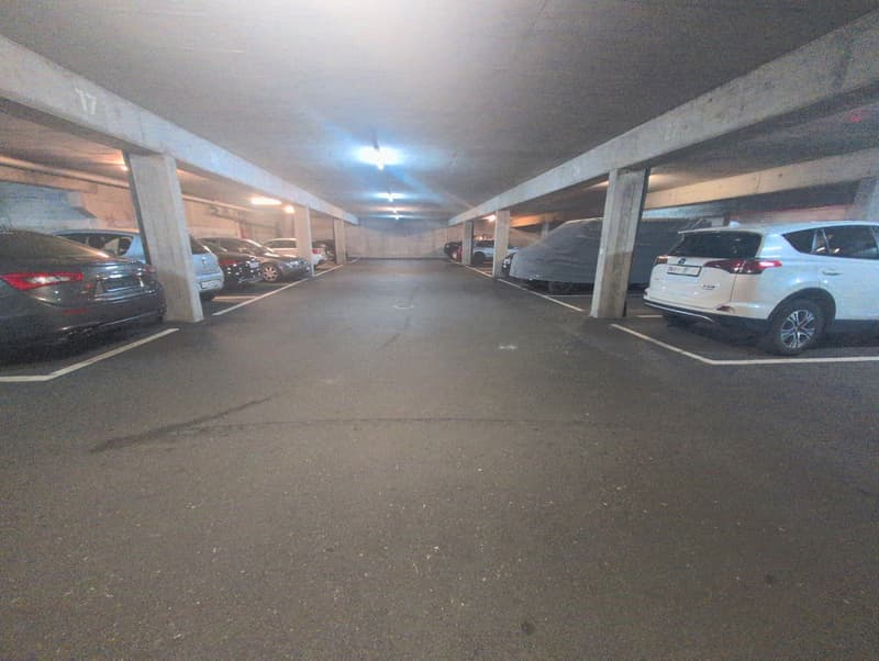 Zu vermieten ! 2 Minuten von dem Bahnhof in Martigny, Innenparkplätze ! (4)