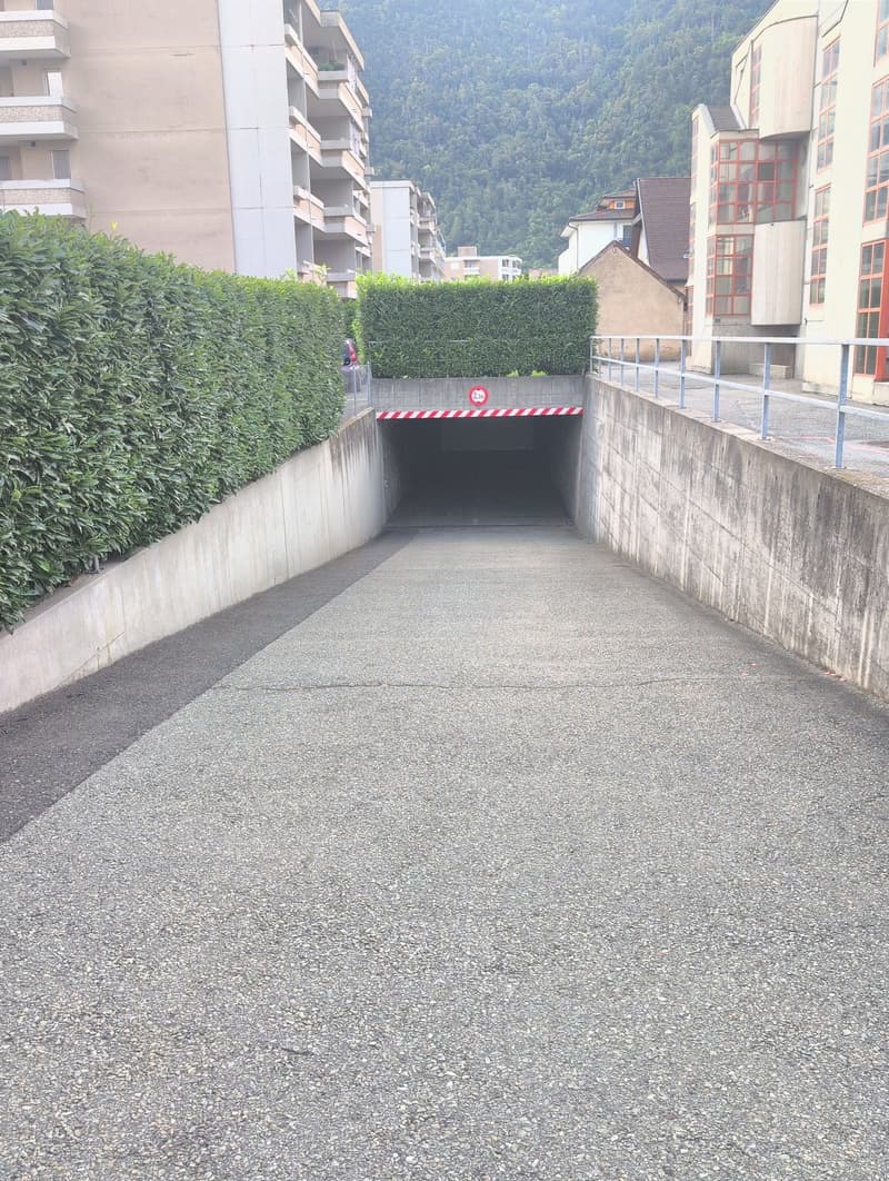 Zu vermieten ! 2 Minuten von dem Bahnhof in Martigny, Innenparkplätze ! (1)