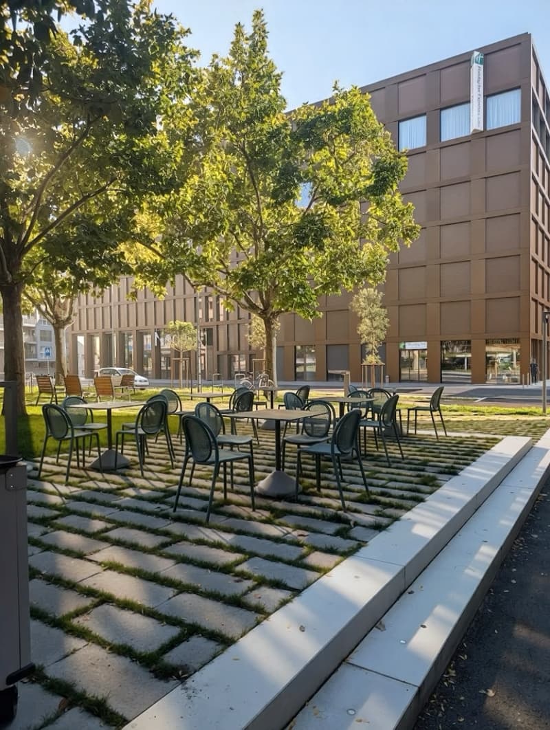 À louer ! Reprise de bail d'une belle surface commerciale, pour Café/Tea-Room à Sion ! (8)