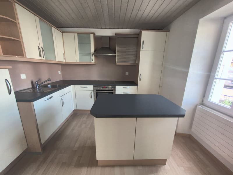 À louer, un joli petit appartement de 2 pièces, dans une maison familiale, à St-Pierre-de-Clages ! (4)