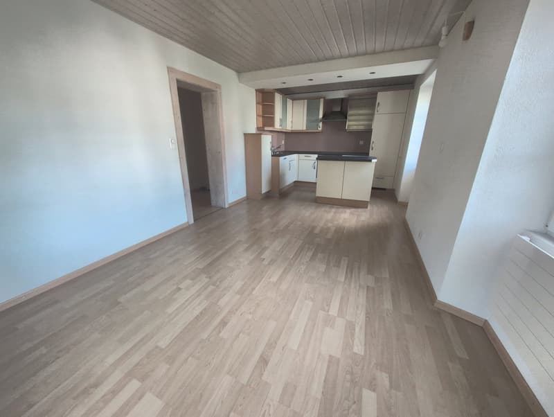À louer, un joli petit appartement de 2 pièces, dans une maison familiale, à St-Pierre-de-Clages ! (6)
